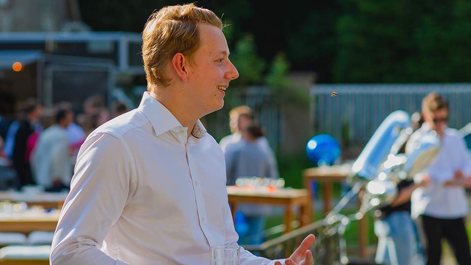 Jakob Schnaudt bei der Jubiläumsfeier von Heinrich Heine Consulting