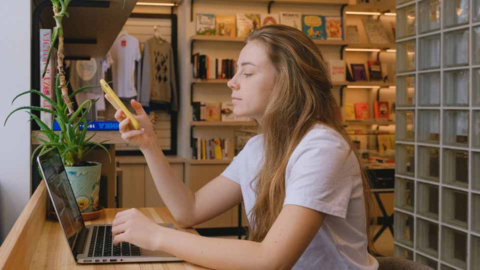 Studentin beim Lernen