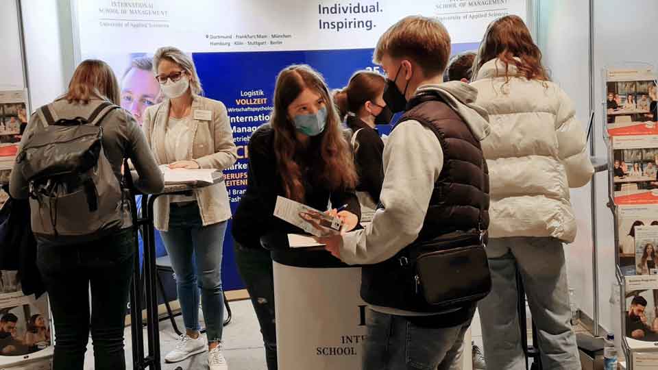 ISM-Studentin Samantha auf der Vocatium-Messe