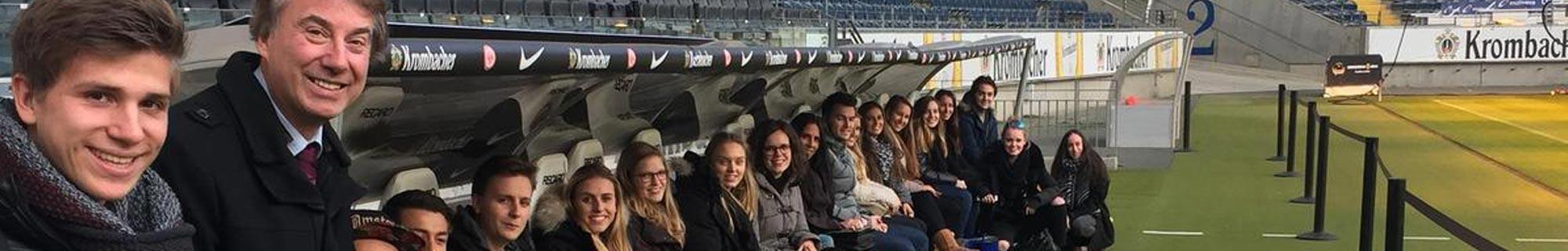 Sport Manager der Zukunft Studierende im Stadtion von Eintracht Frankfurt